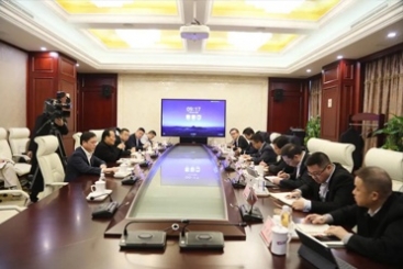 桐鄉(xiāng)市委書記于會(huì)游來(lái)巨石助力企業(yè)開門紅